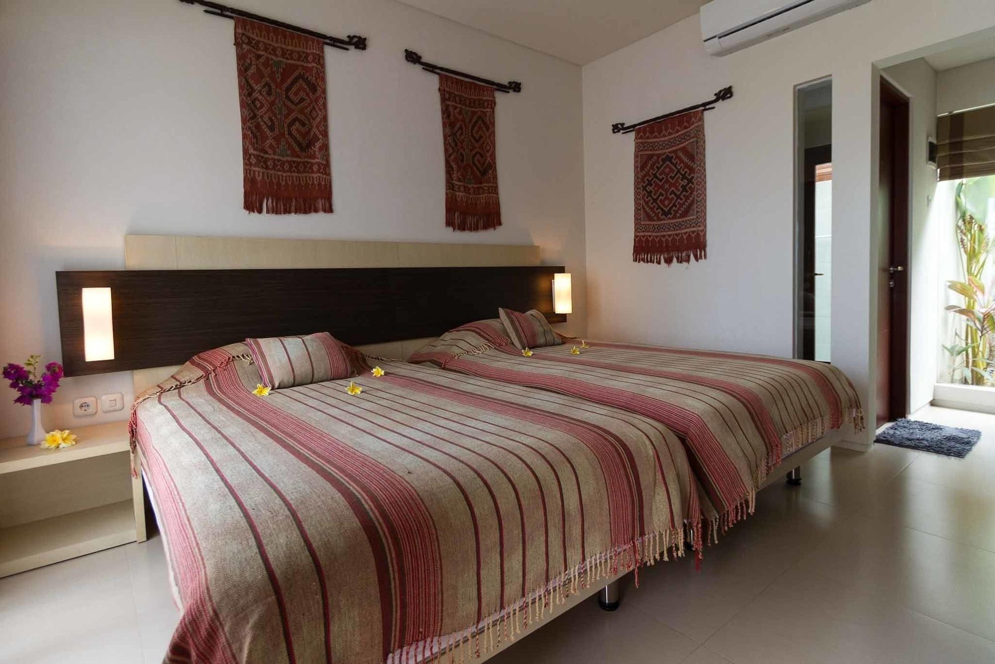 Villa Karingal Senggigi Buitenkant foto
