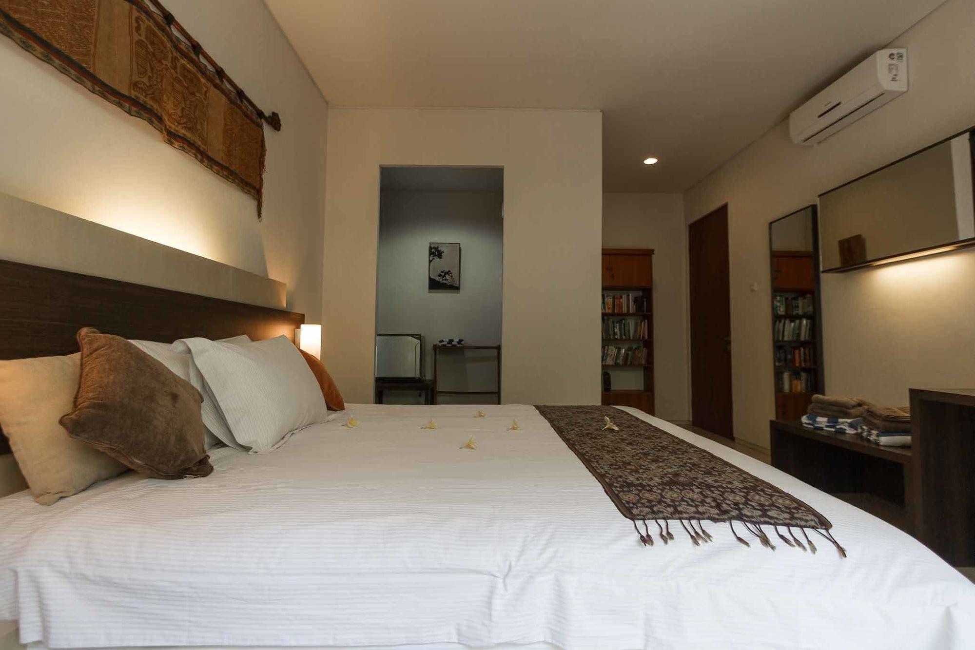 Villa Karingal Senggigi Buitenkant foto