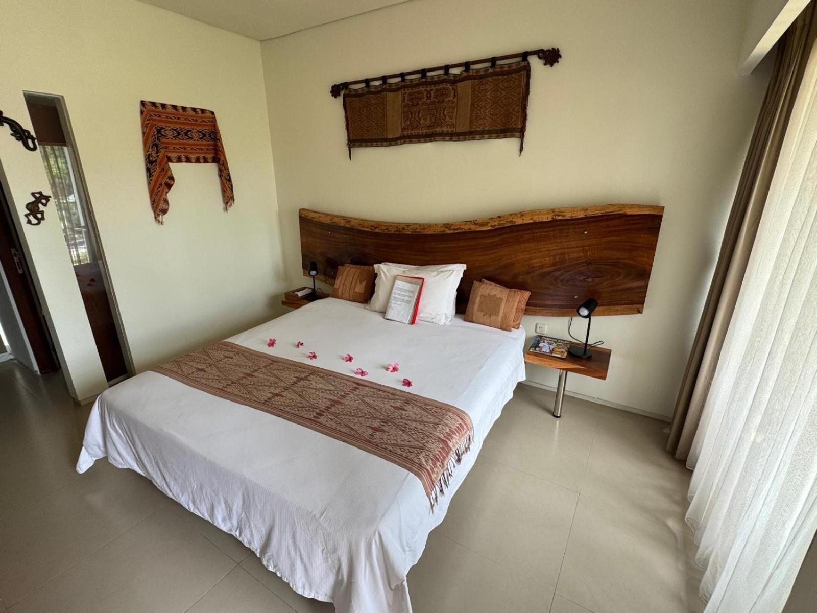 Villa Karingal Senggigi Buitenkant foto