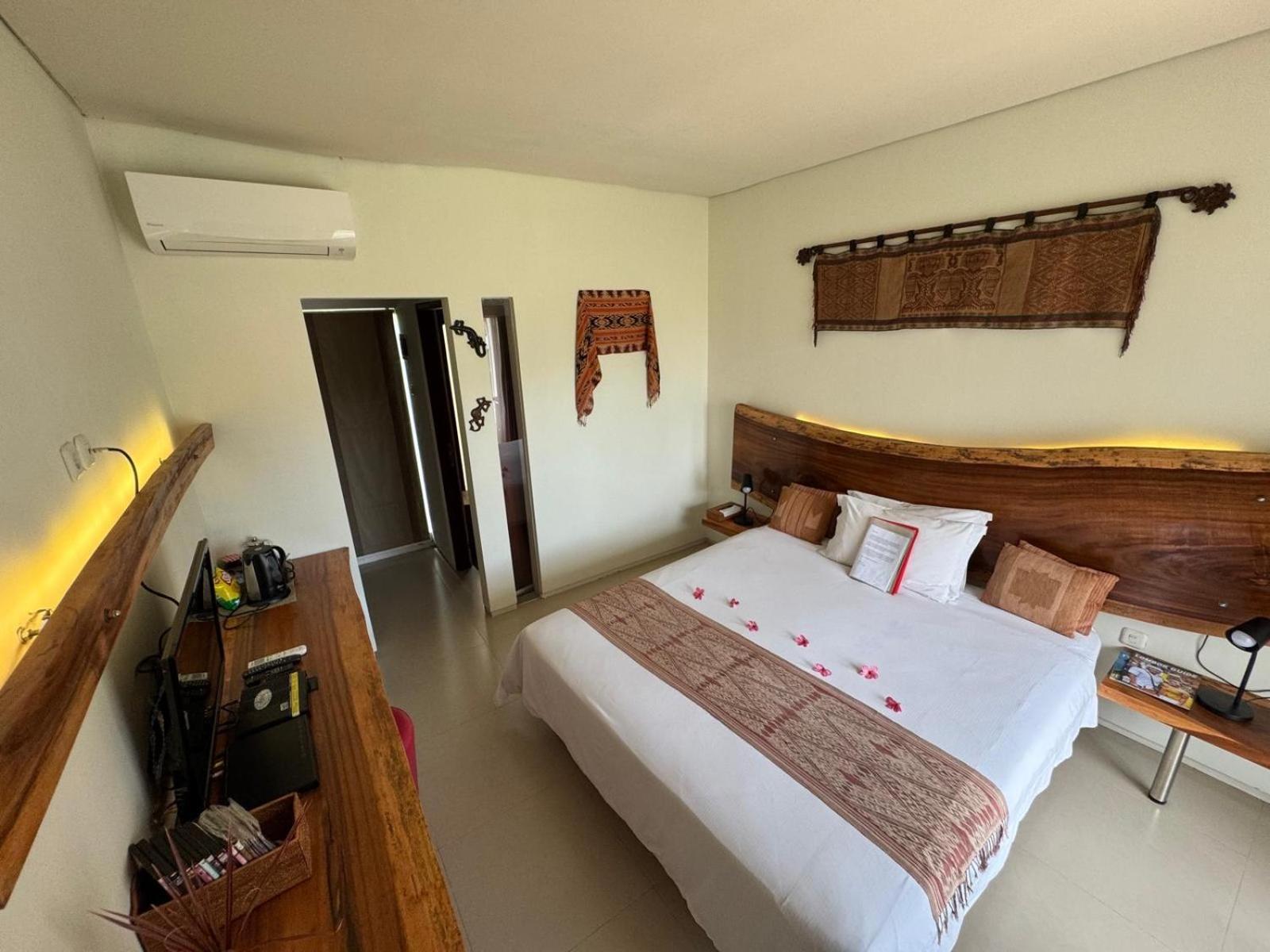 Villa Karingal Senggigi Buitenkant foto