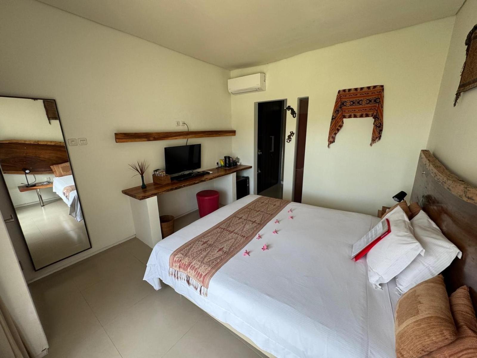 Villa Karingal Senggigi Buitenkant foto