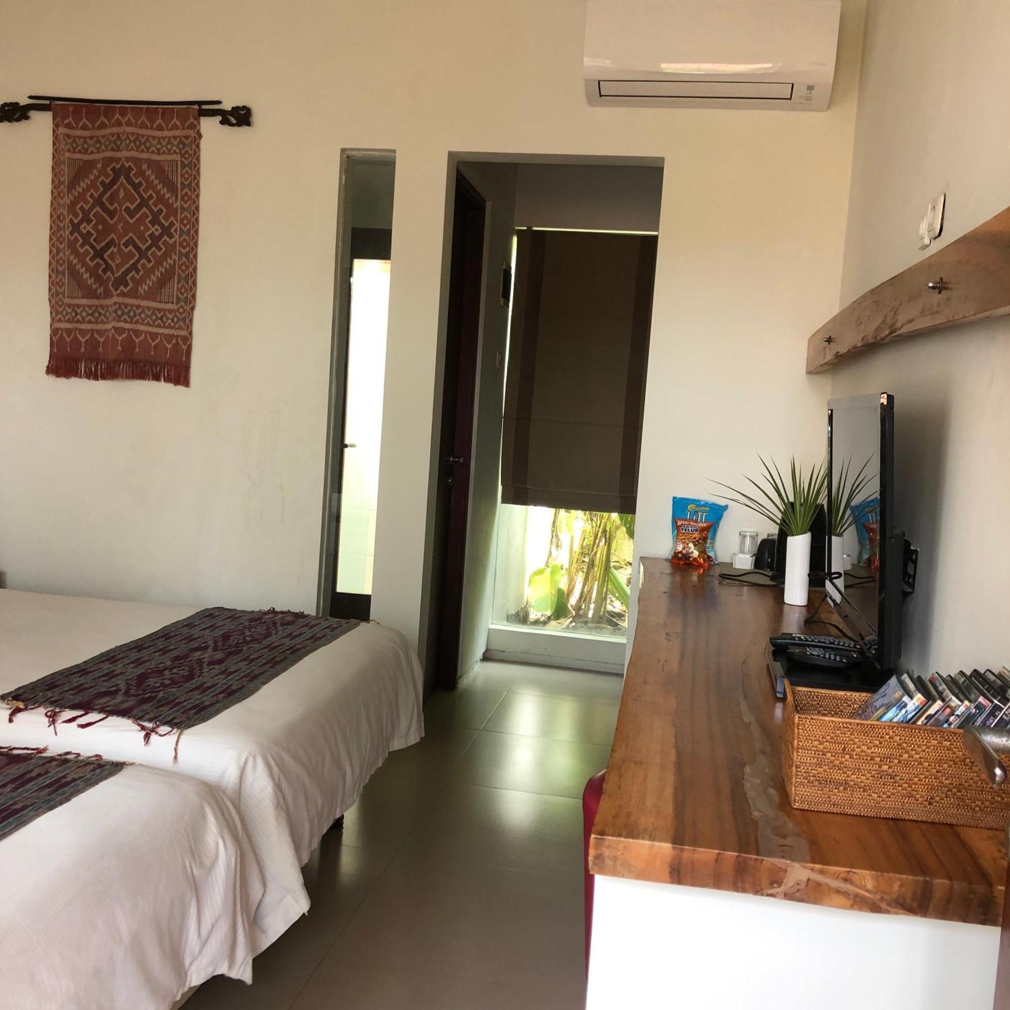 Villa Karingal Senggigi Buitenkant foto