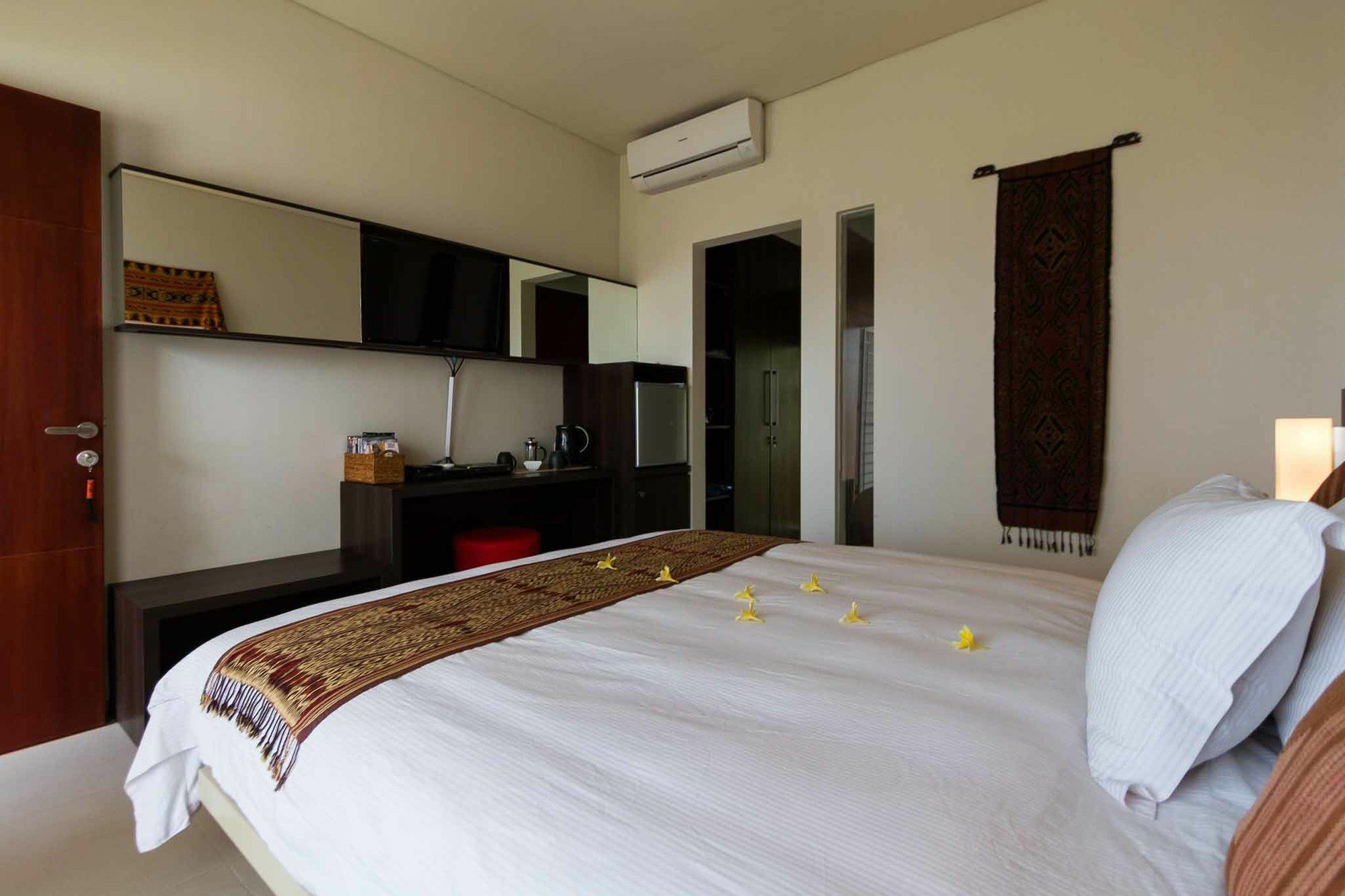 Villa Karingal Senggigi Buitenkant foto